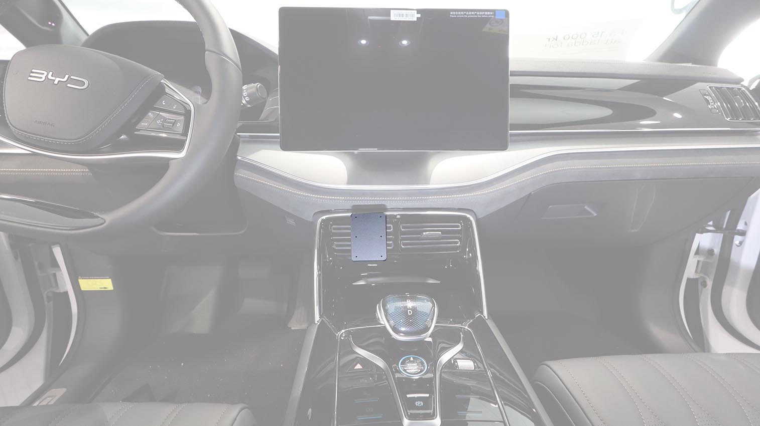 Fahrzeugspezifische Montagebasis im Cockpit
